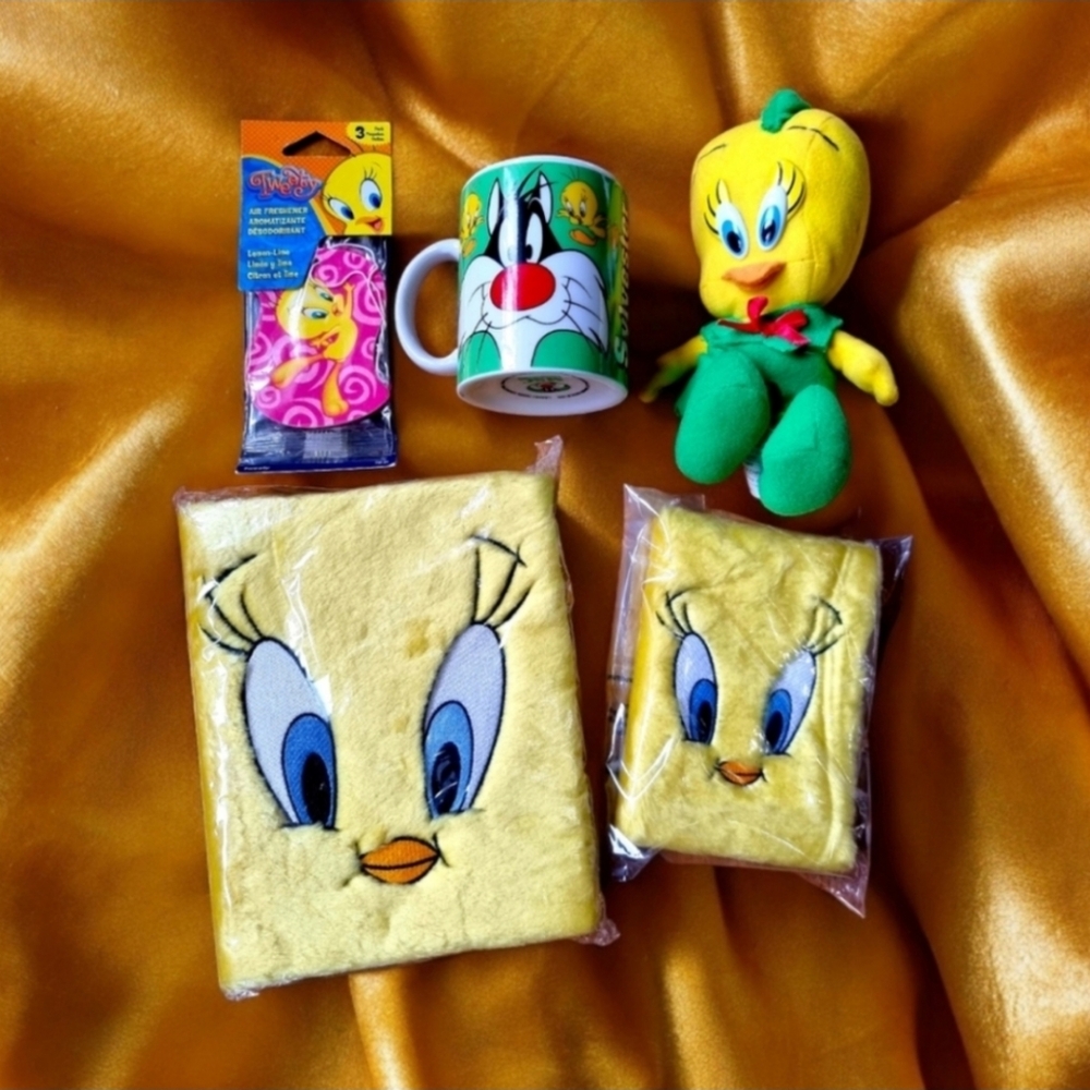 Warner Bros. Tweety Bird Favors Set Yellow and Green